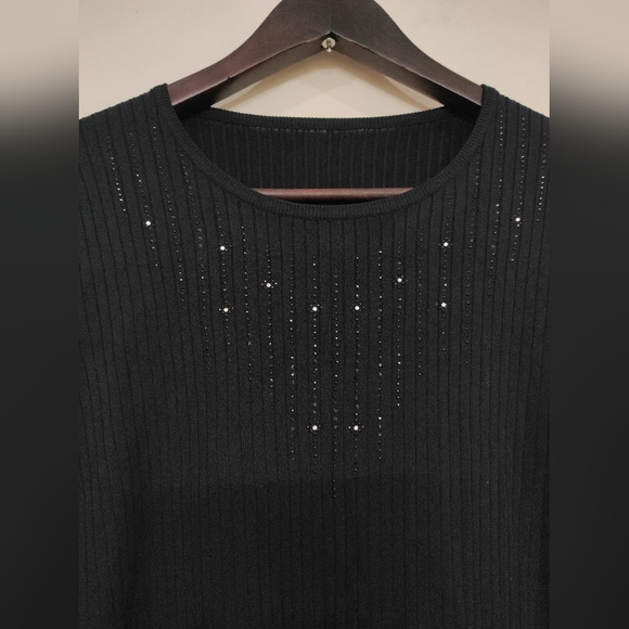 Black 3/4 Sleeve Top - Picture 2 of 15